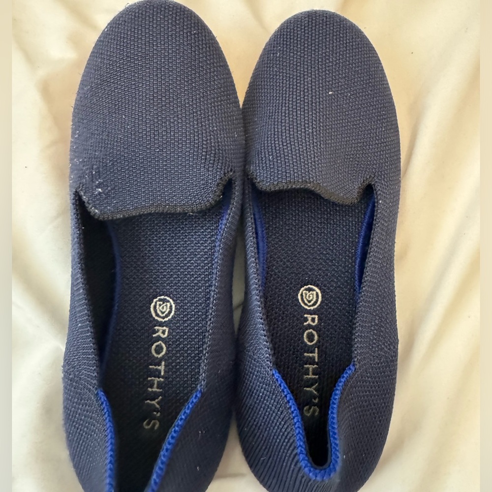 Kids Rothys the round toe Flat Shoe in Navy